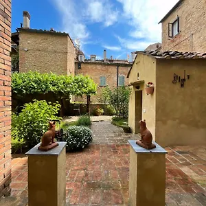 Appartamento Il Cantuccio- In Centro Con Giardino, Volterra